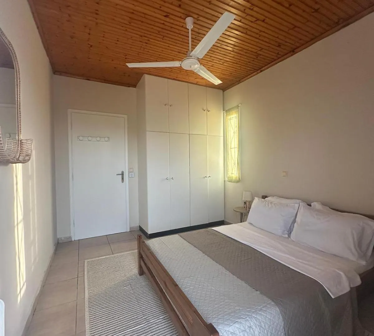 Semesterbostad Les Oliviers Villa With Sea View On Petani Beach Vóvikes Grekland
