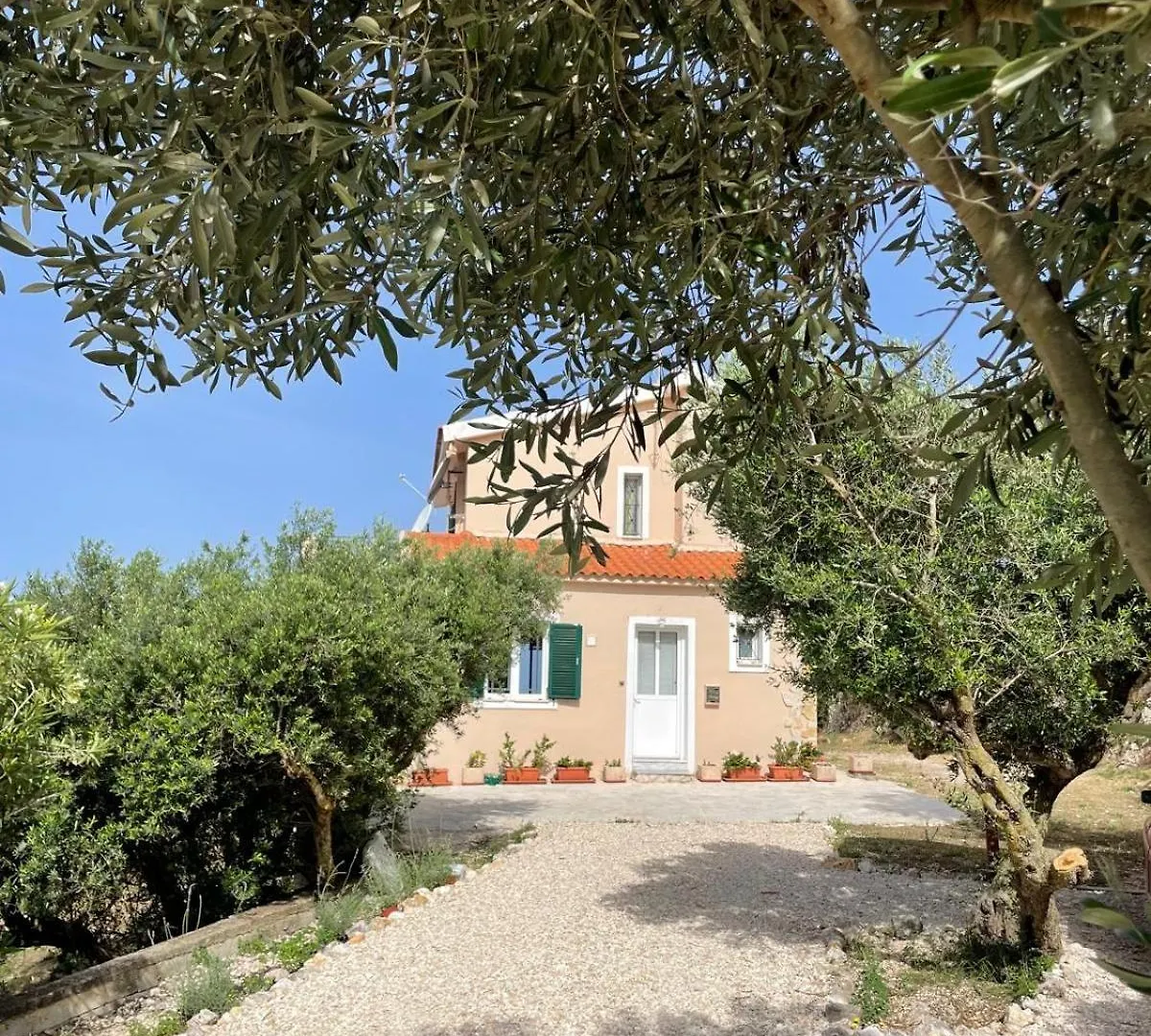 Tatil Evi Les Oliviers Villa With Sea View On Petani Beach Vóvikes